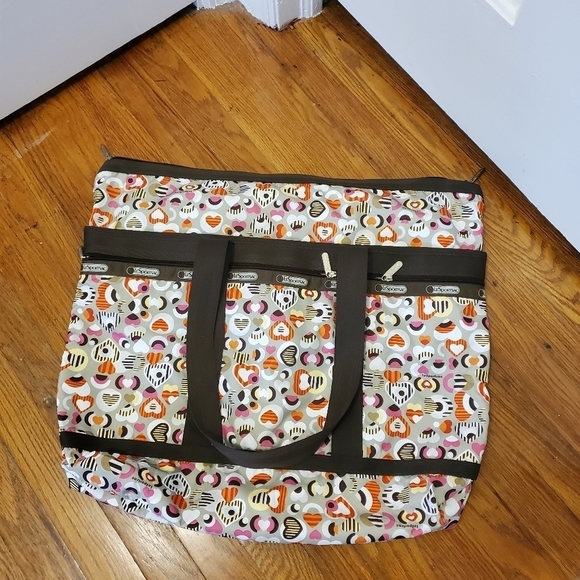 EC LeSportSac Hearts Everywhere Travel/Gym Bag, Lightweight Brown/Beige - Picture 8 of 10